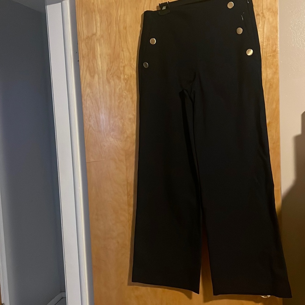 NWT black wide leg trousers from Ann Taylor Loft sz 4 Missing top button see pic